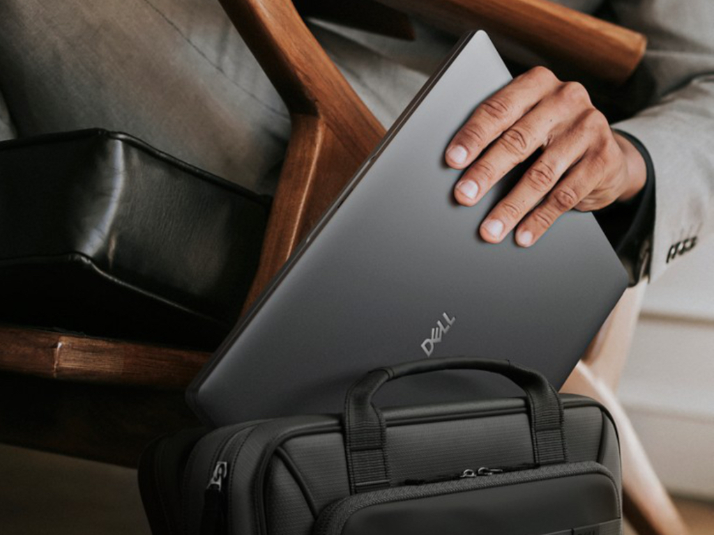 Cận cảnh thiết kế mỏng nhẹ và màn hình tràn viền của Dell Pro 14 Premium 2024